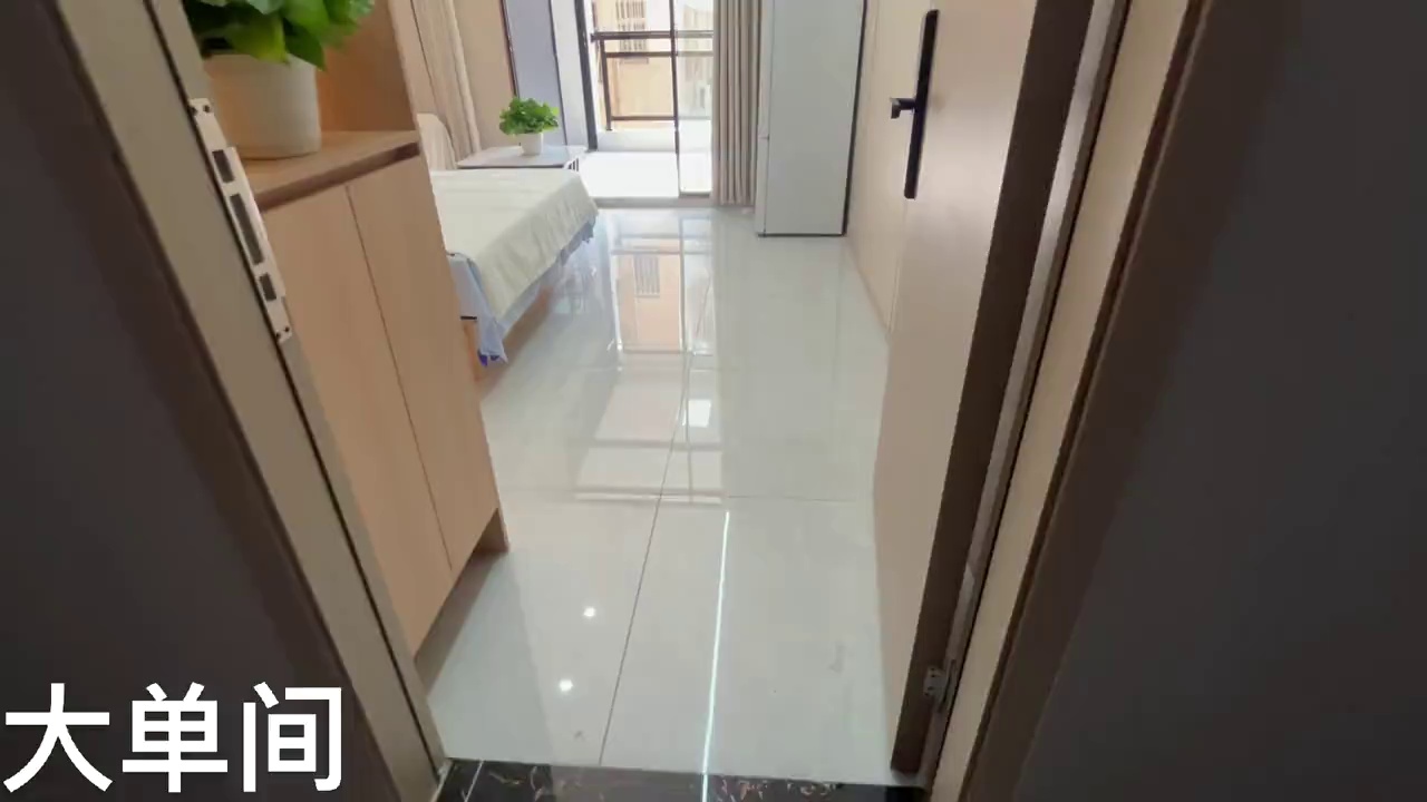 清湖地铁站200米，精装阳台大单间出租。