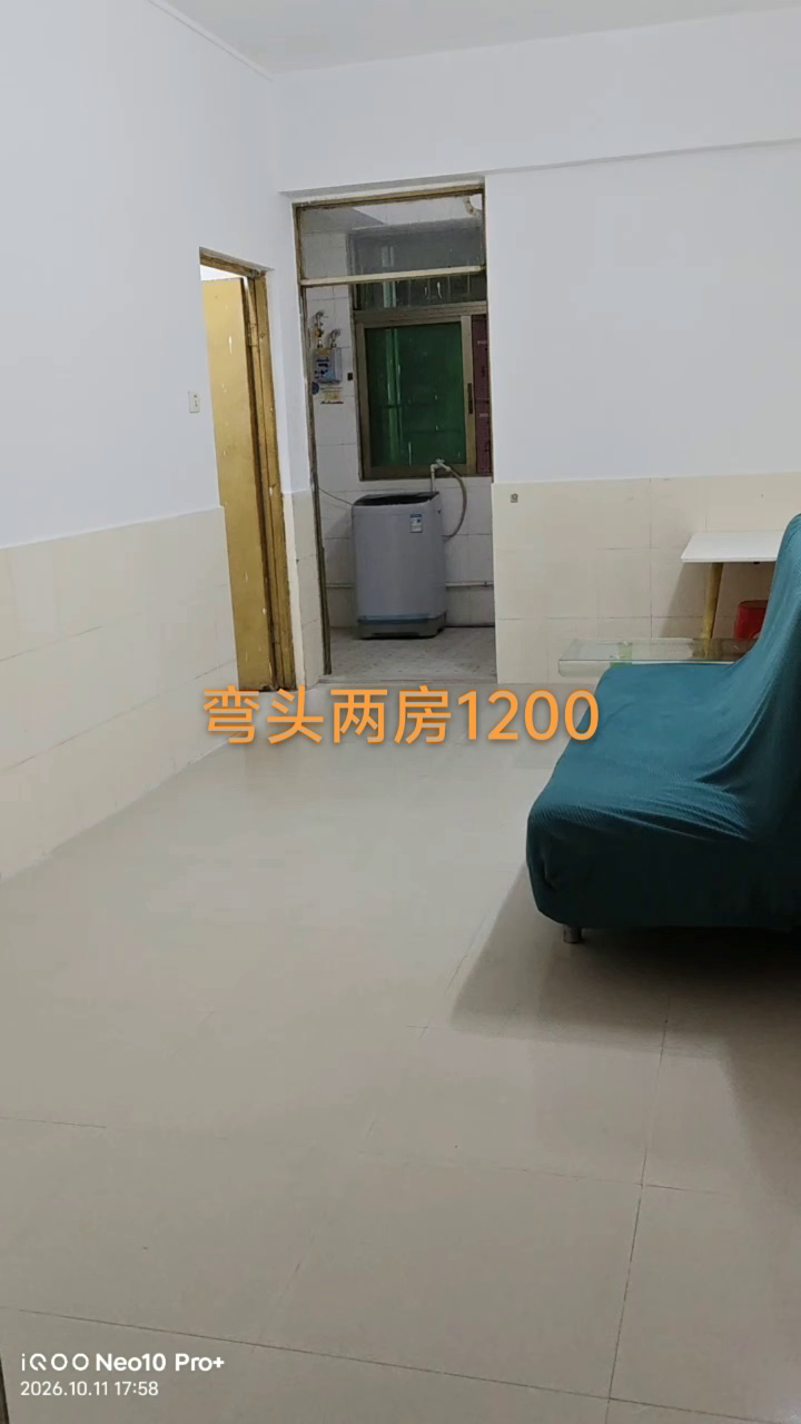 湾头幼儿园附近。楼梯二楼，两房一厅，视频现状出租，有通天然气，租金1200¥，随时可约我代看