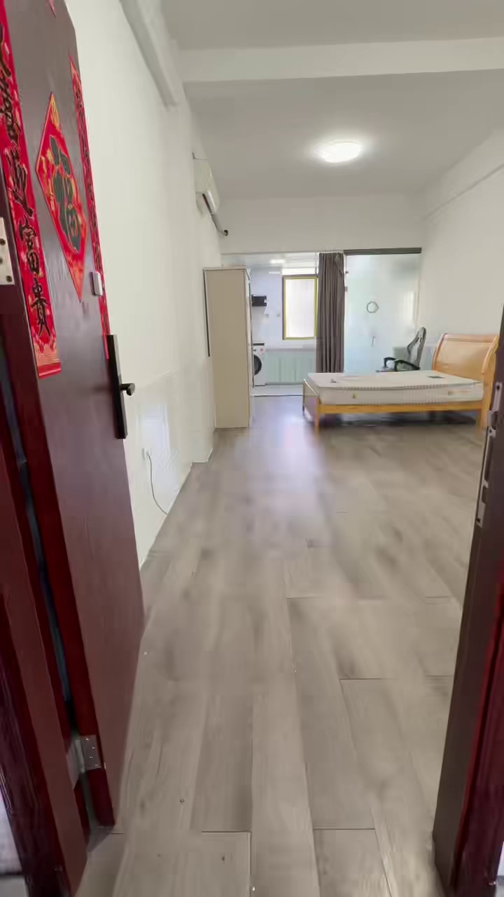 灵芝地铁站35平，大单间2200