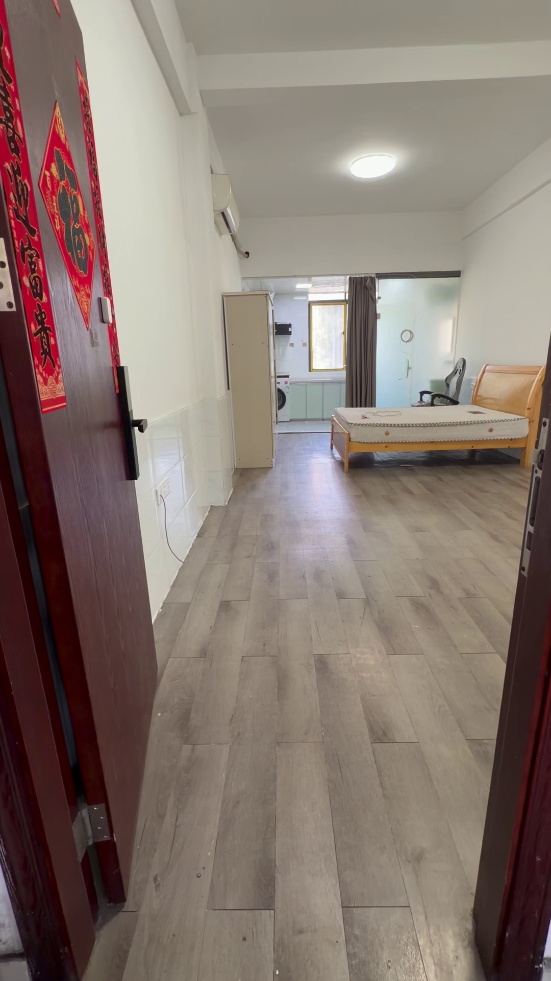 灵芝地铁站400米 超大单间 2200/月 可养宠物