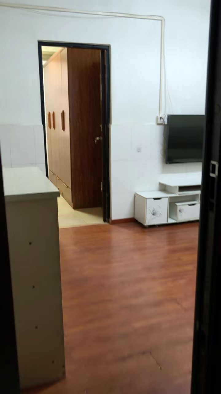 玉翠新村大两房租2300，已空出，有钥匙