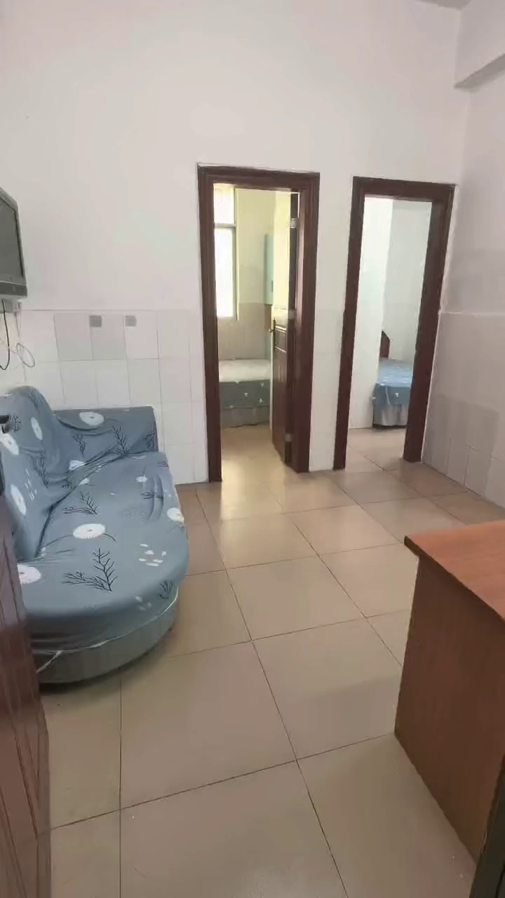 禾花地铁 两房一厅 1700