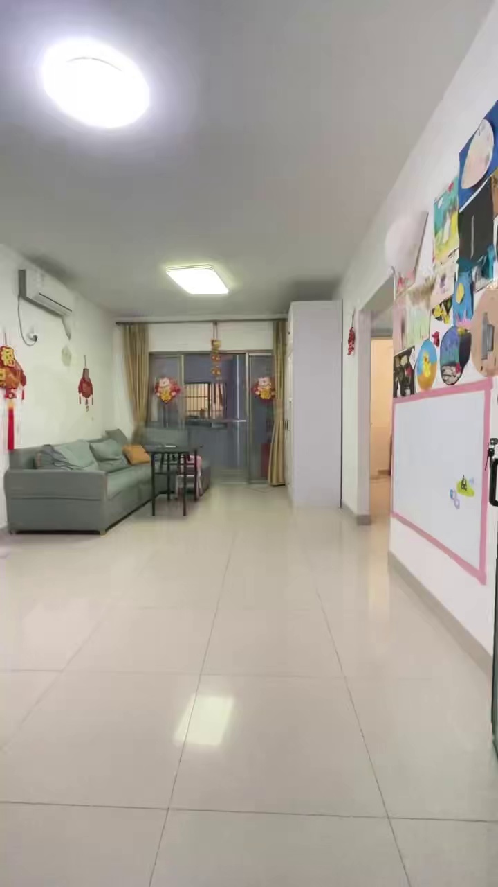 租：盛世江南电梯房小区，超大一房一厅，租3300可谈，地库月 卡停车，龙华清湖地铁口，拎包入住，钥匙看房