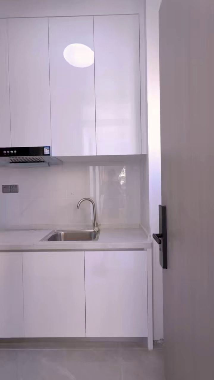 罗租站/计生中心附近 电梯精装隔断阳台大小一房租2480-2580 两房一厅租2880，停车便利，采光好