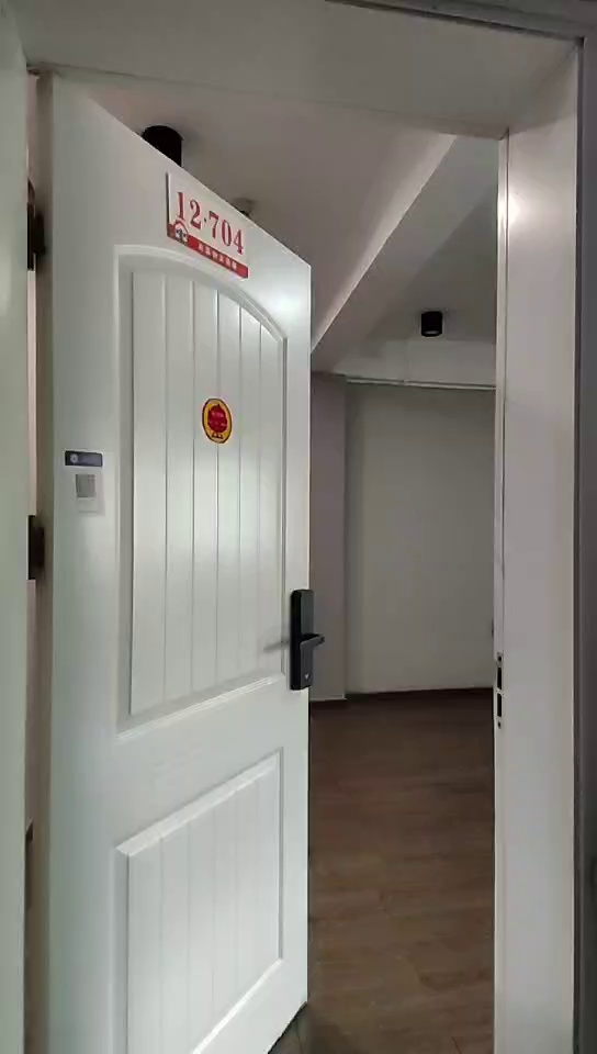 翻身地铁站超大两房一厅3380/月