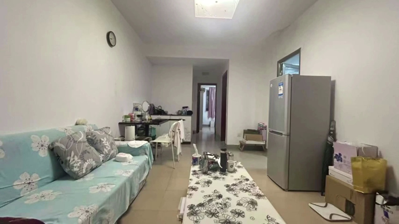 花园精装修两房，低楼，租3300 免中介费