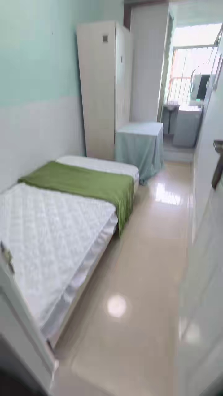 西丽地铁口100米，丽新花园小区，采光单间，便宜租1350