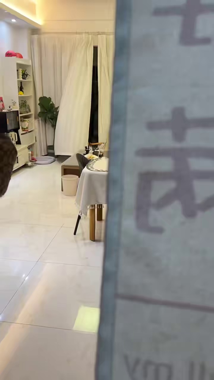 上川地铁站200米，居家大两房80平4600