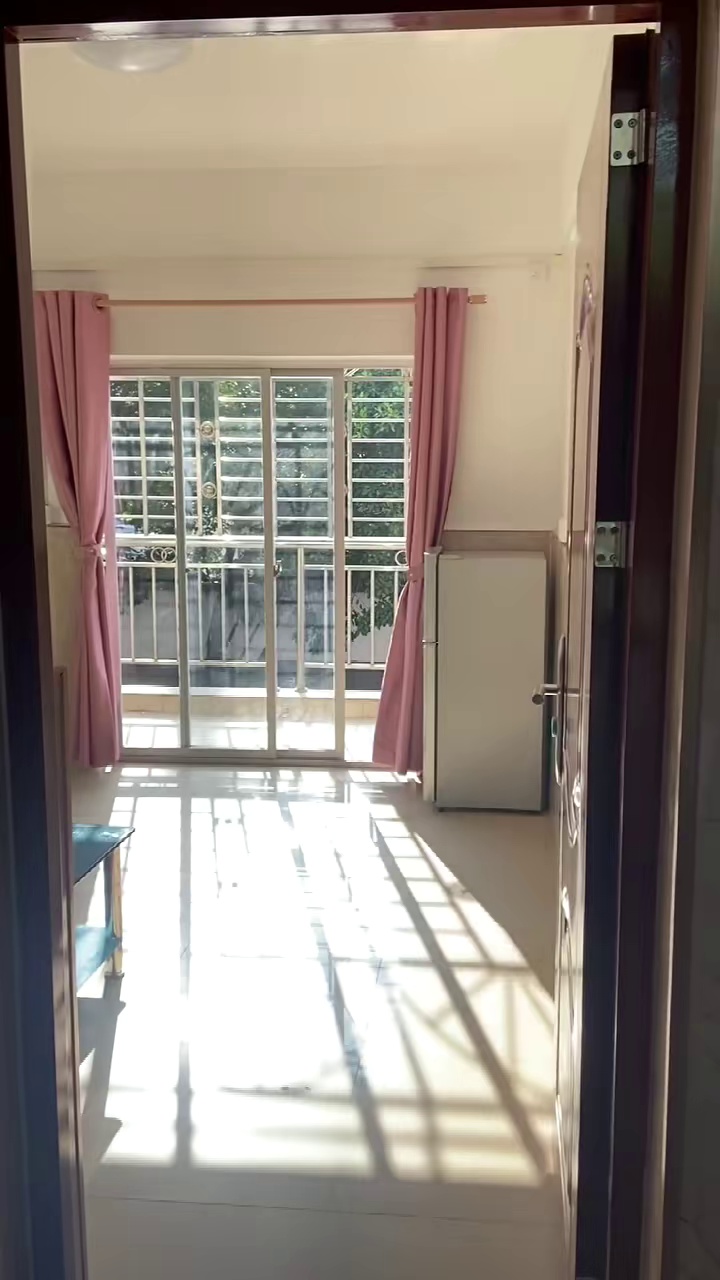 上排公园附近上屋站 阳台一房一厅租1900