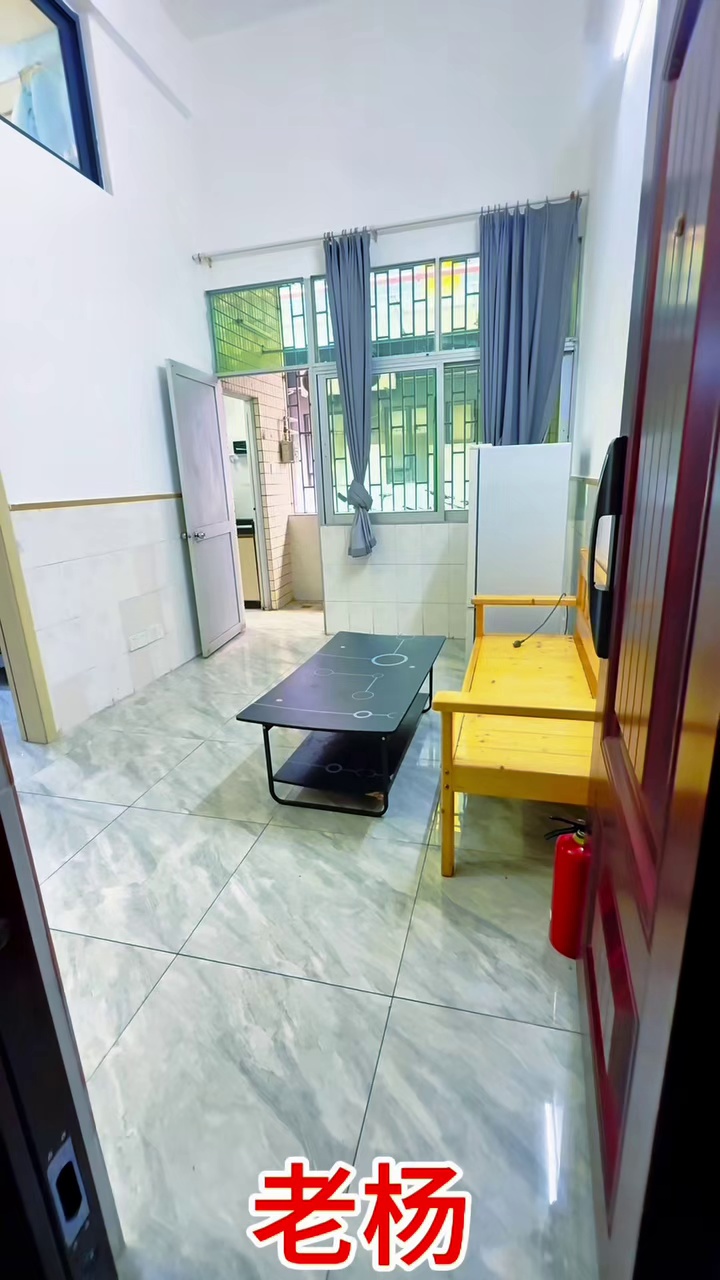 元芬地铁站 元芬新村 阳台复式两房一厅2180 两个房间大