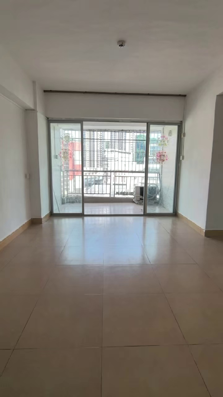出租上屋地铁口零距离三房两厅3500