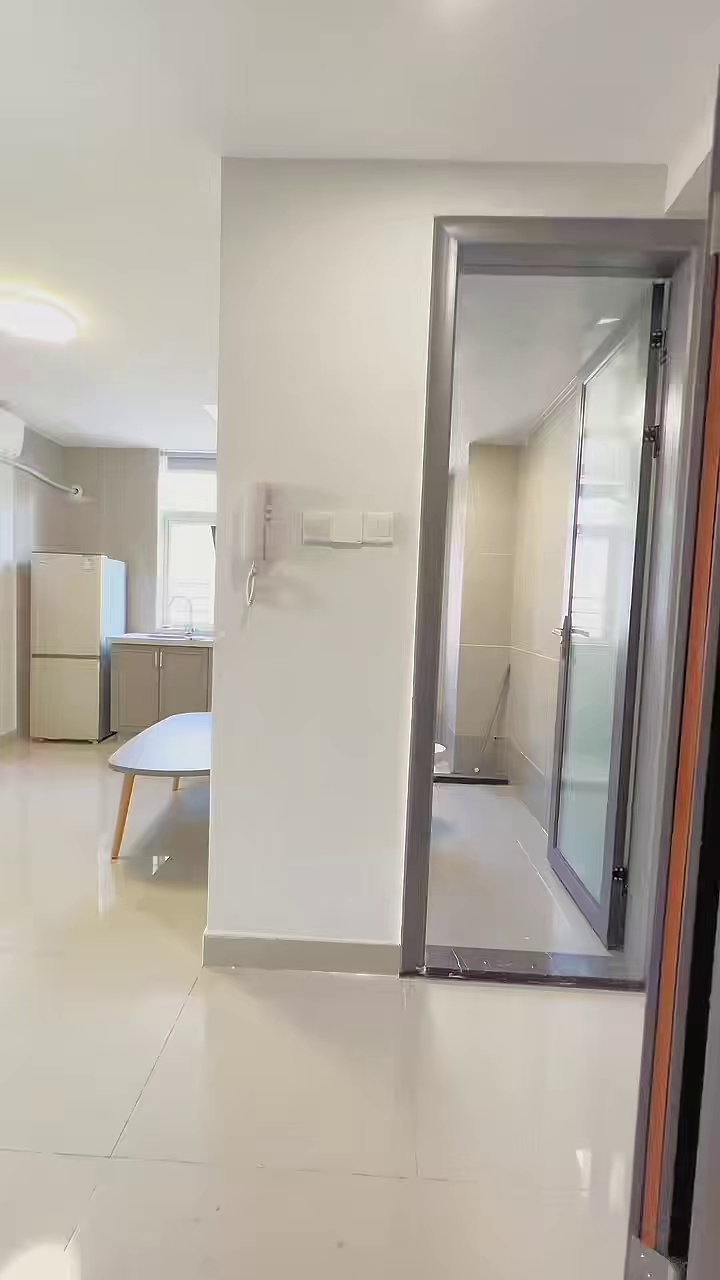 岗头地铁口零距离 阳台一房一厅 2800