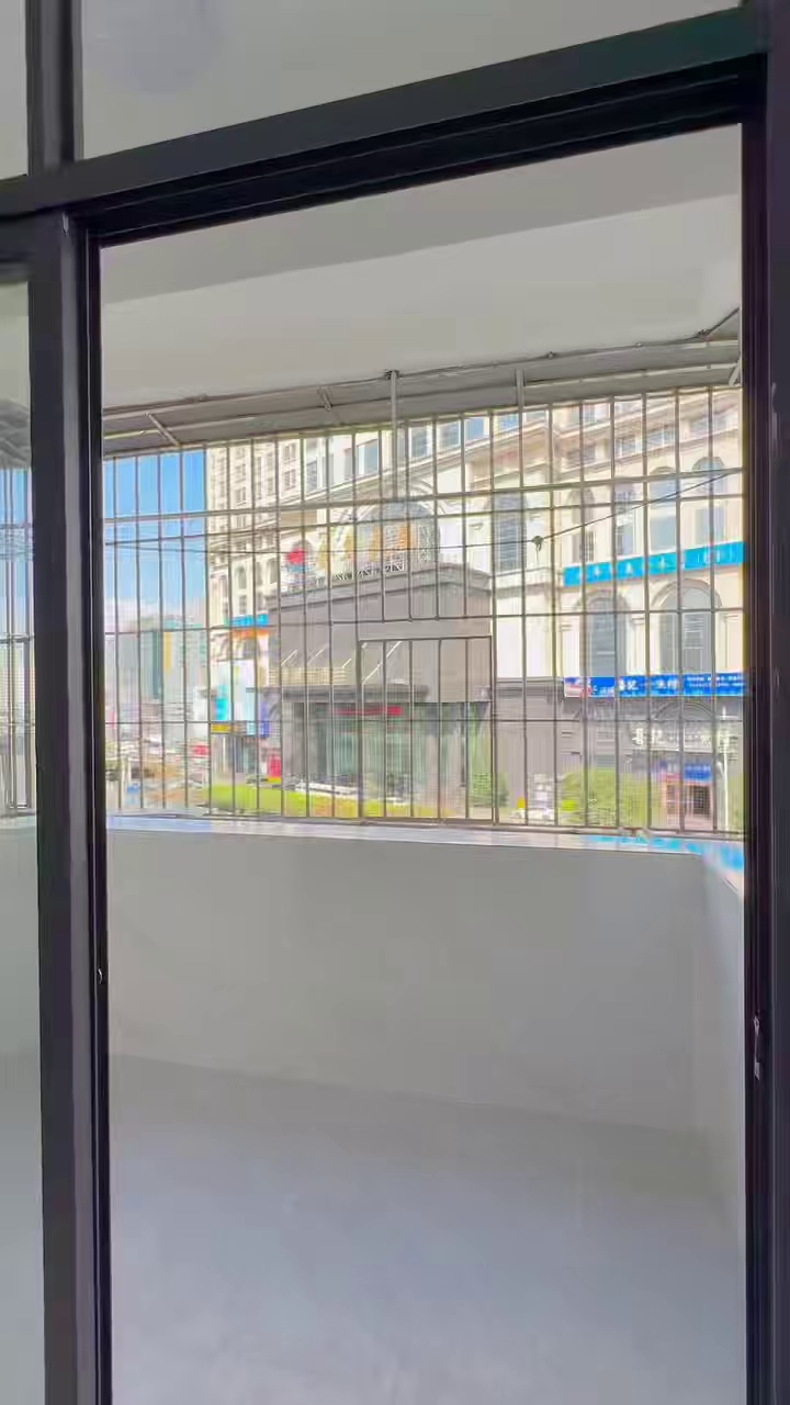 水尾二区原始户型大两房一厅，步梯四楼，全新装修，有空调热水器天然气3500