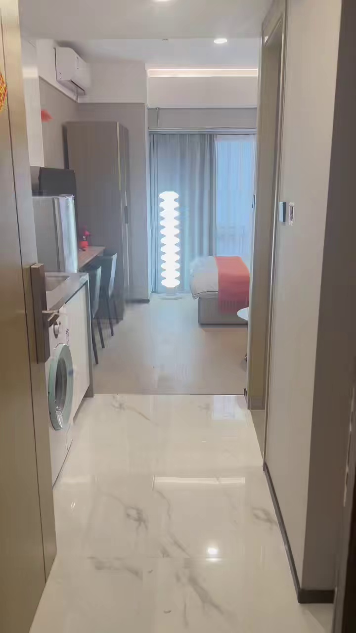 永湖地铁口 高档小区 2200 停车方便 月 卡