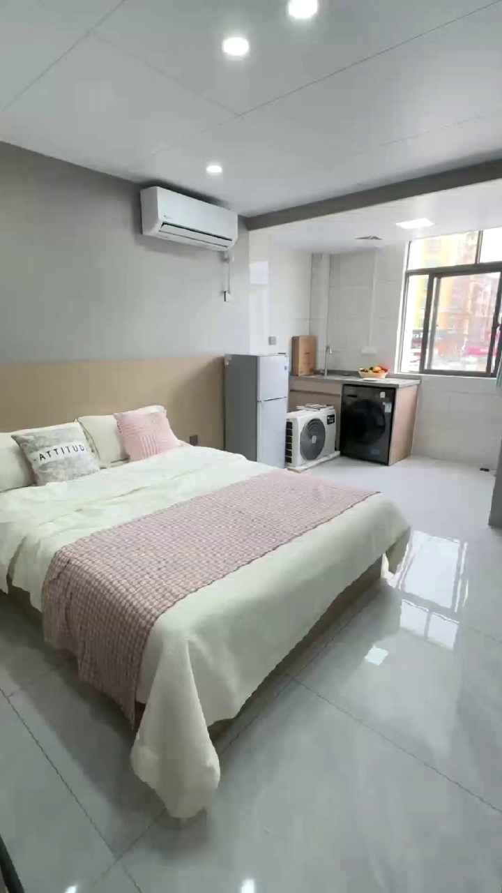 龙东地铁口 精装大单间1180 步梯三楼 仅此一套